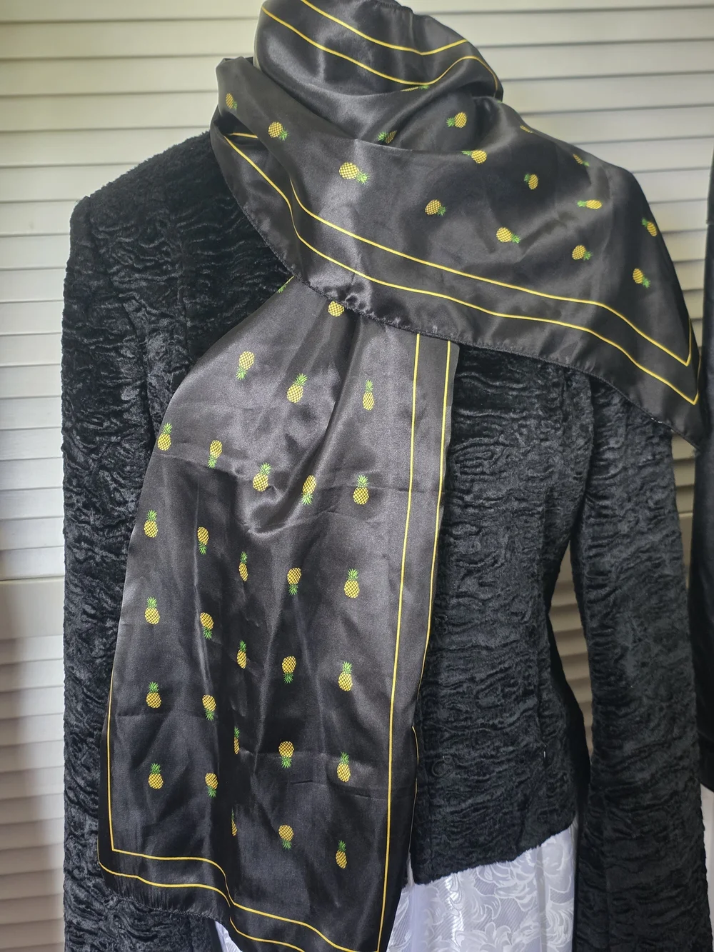 VTG DAR Daughters of the American Revolution Pineapple Scarf Wrap Black Gold